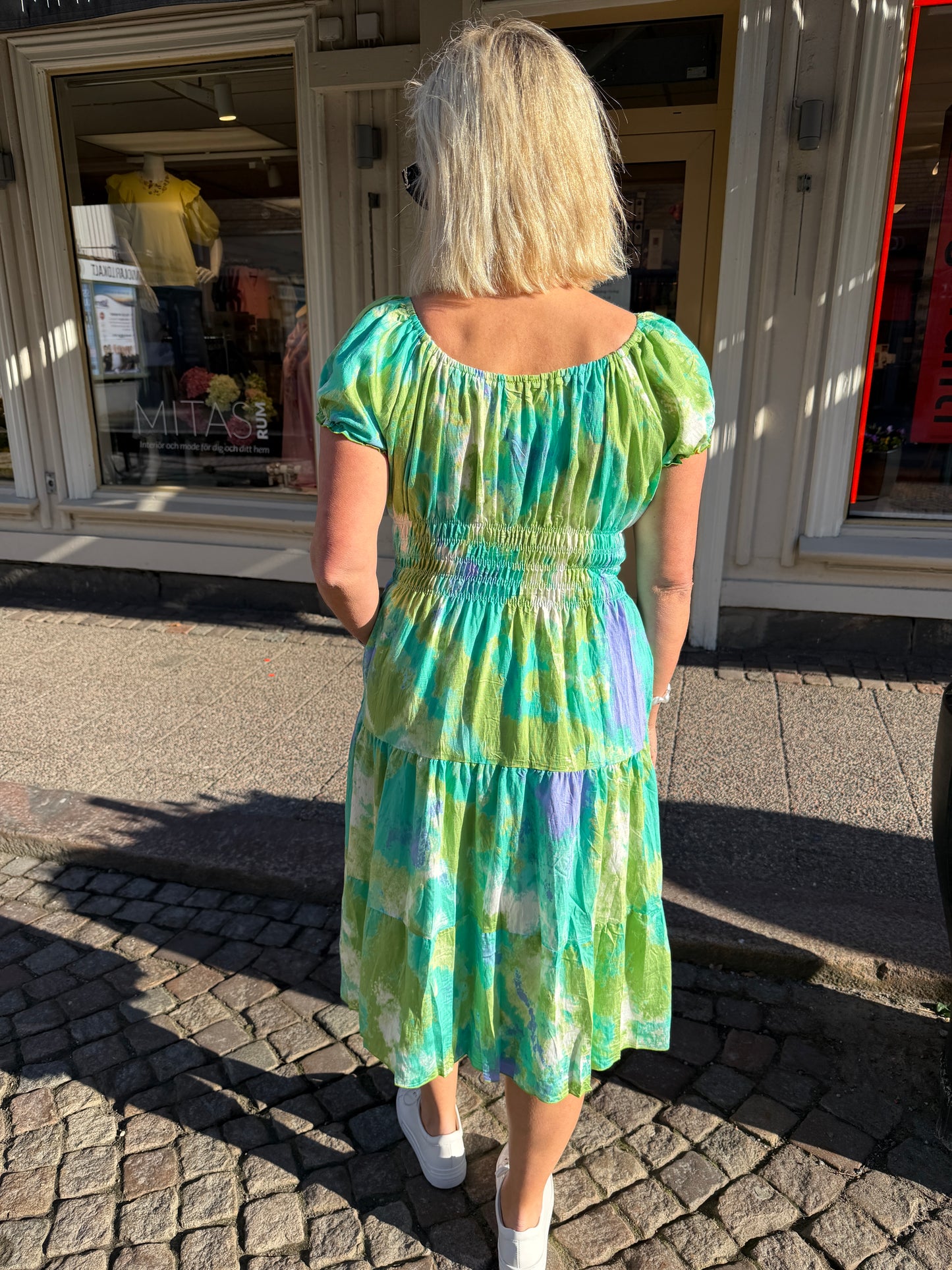 Klänning Kort Med Träknapp (Grön)