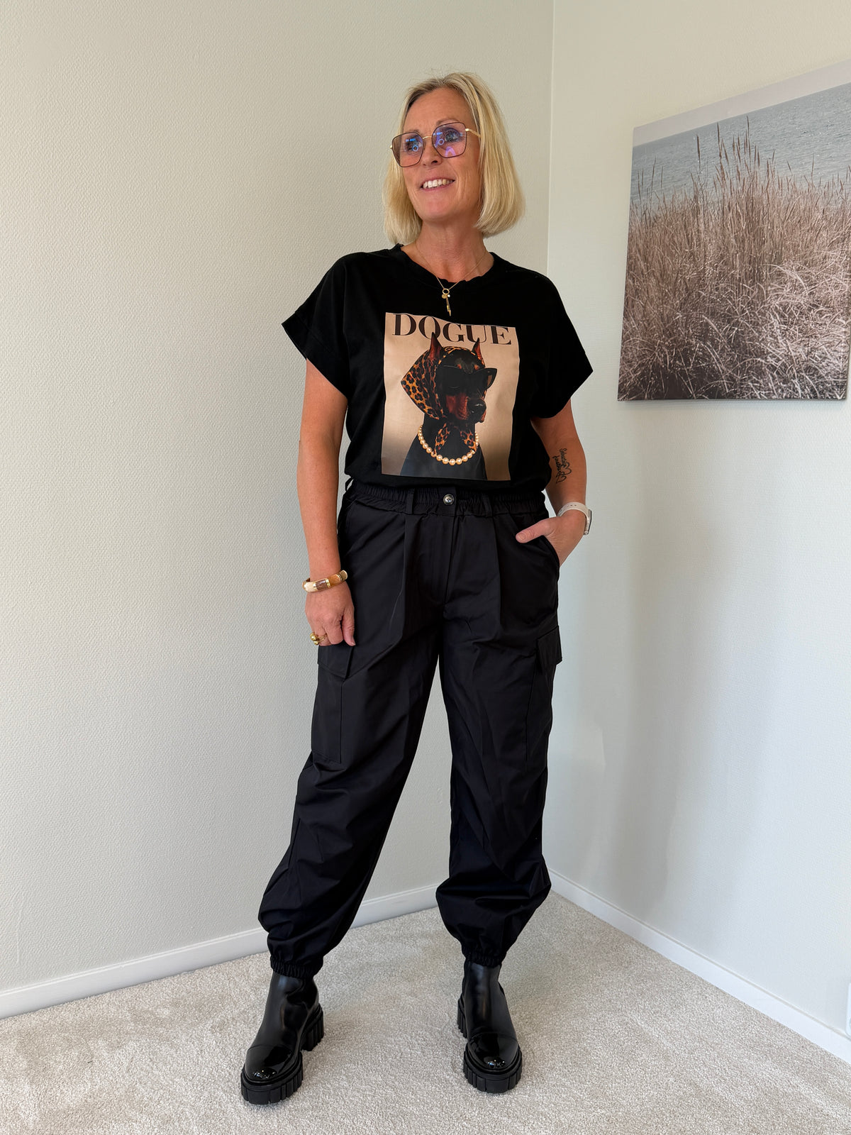 Irma T-Shirt Dobermannn Coffee (Svart)
