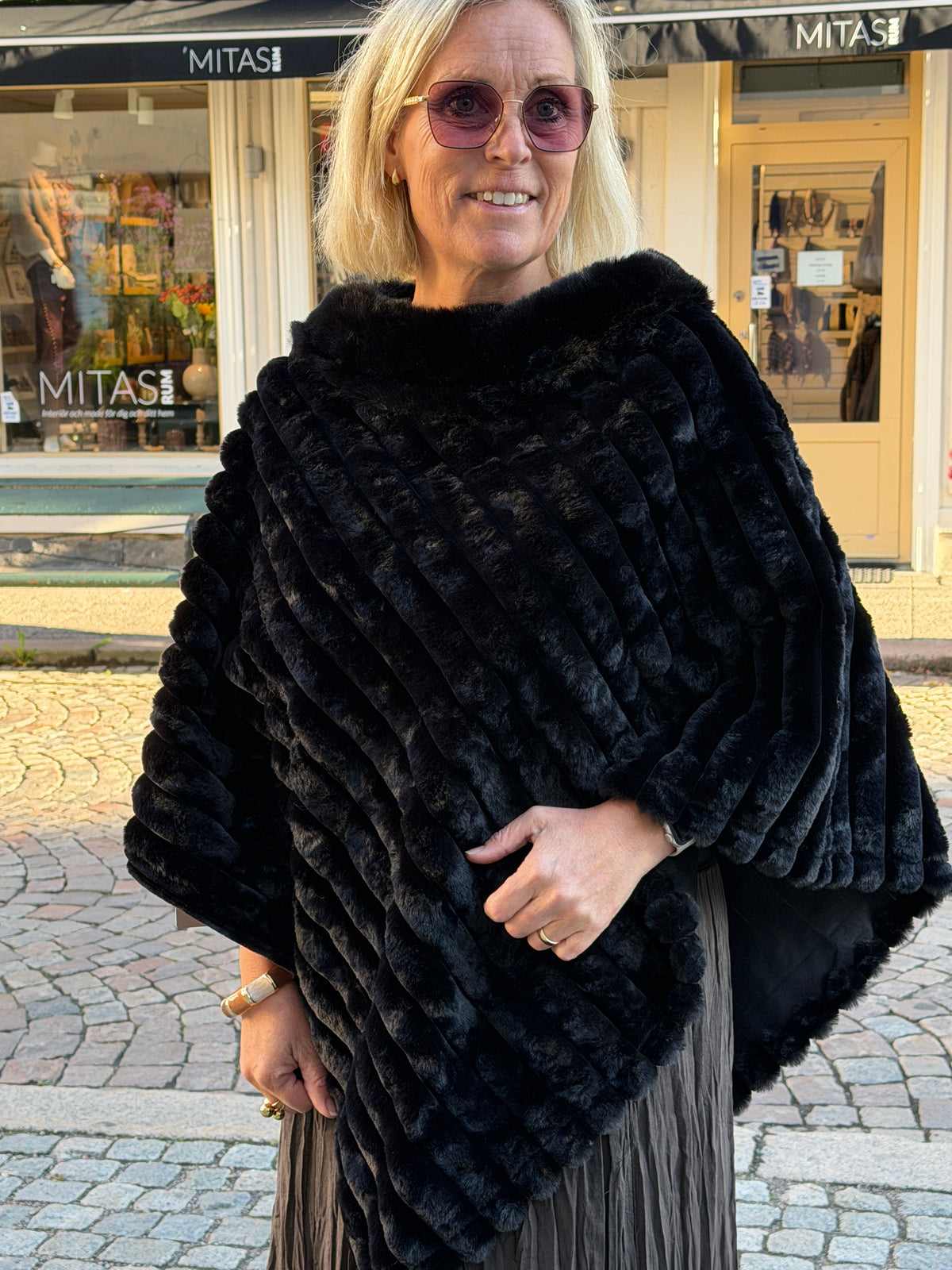 Ellie Pälsponcho (Svart)
