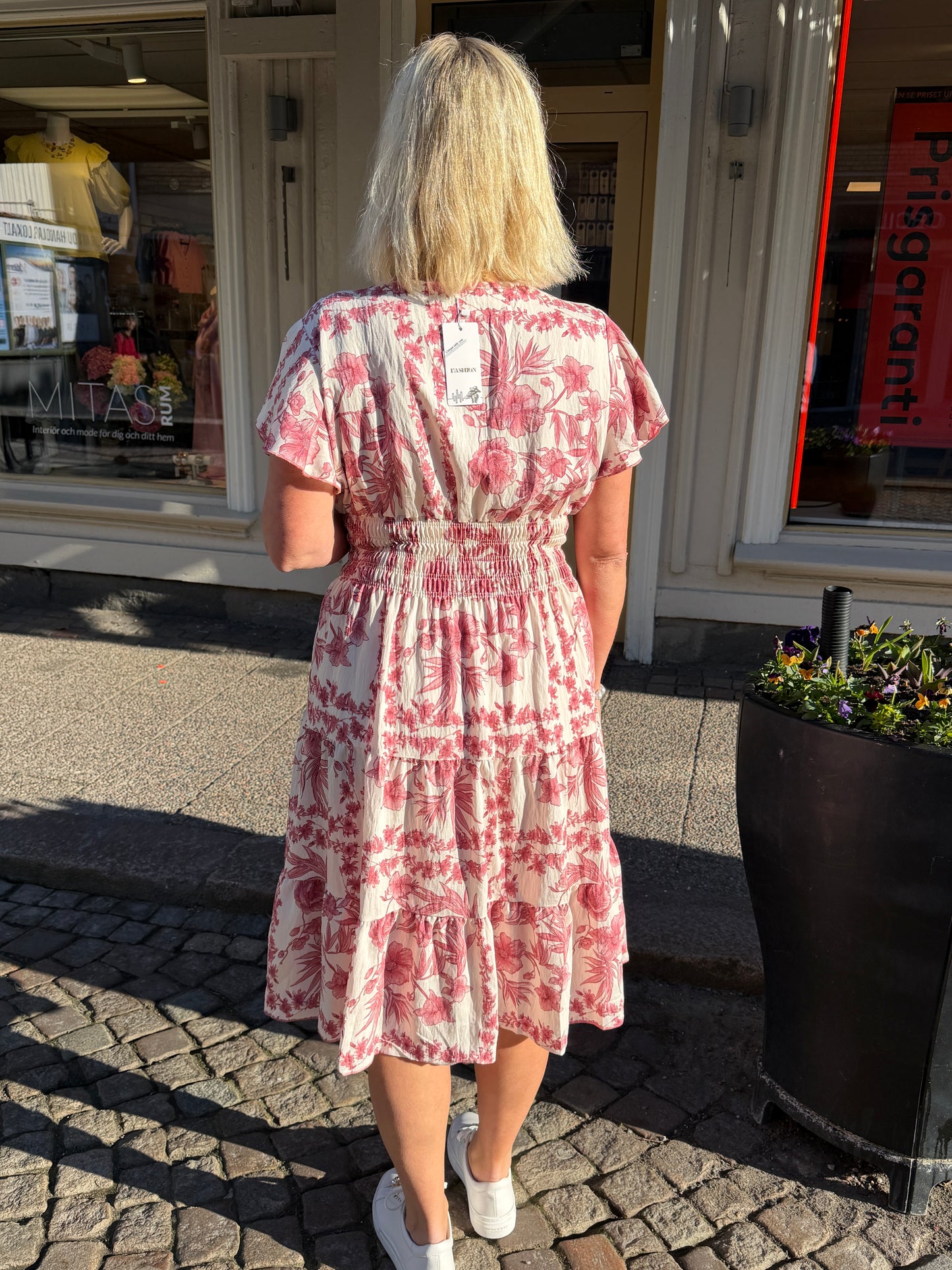 Klänning Kort Med Träknapp (Rosa)