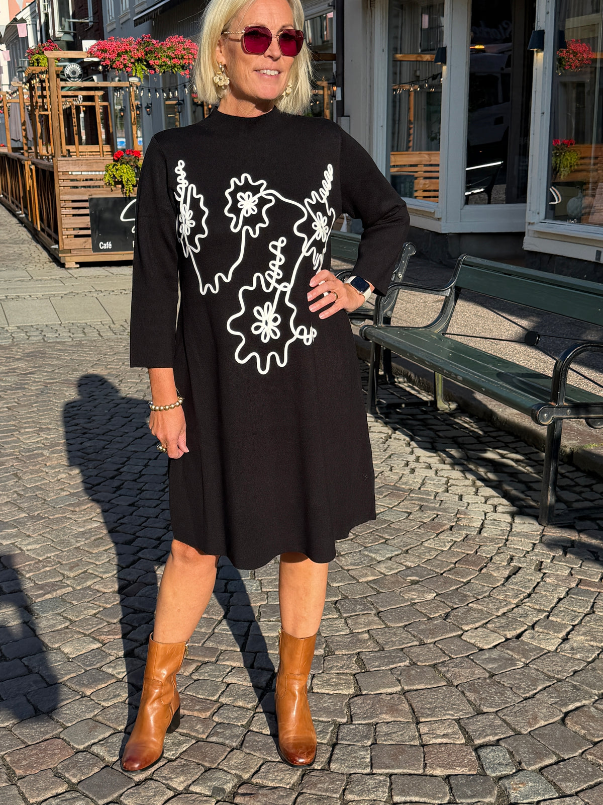 Fqani-Dress (Black w. Star Off-white)