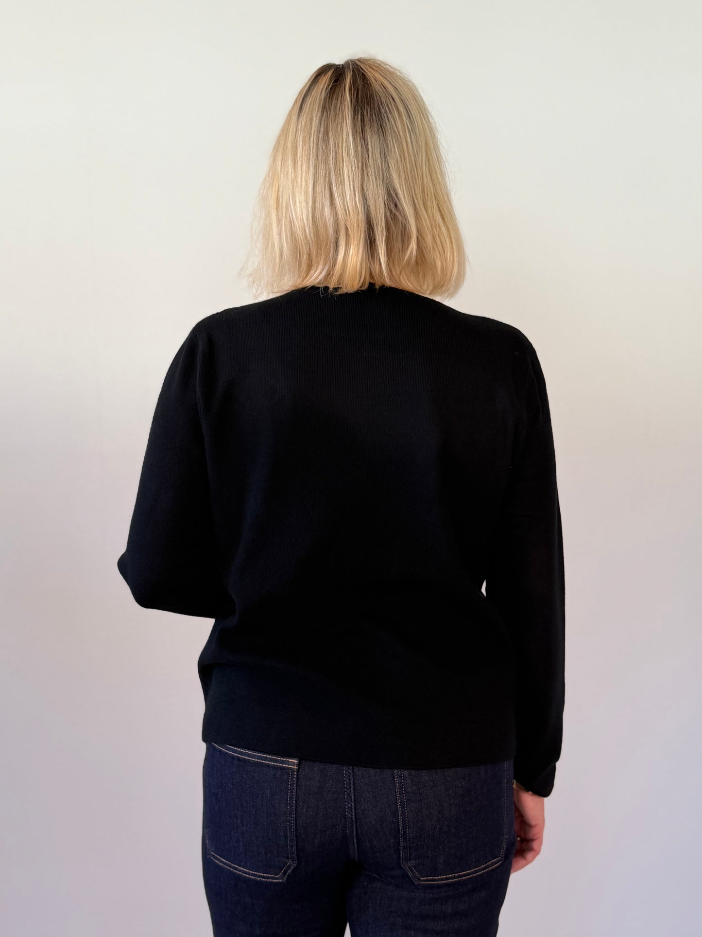 Stickad Tröja Med Guldknappar (Svart)