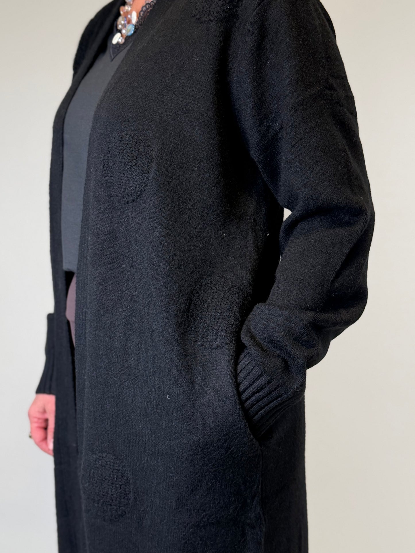 Stickad Lång Kofta (Svart)