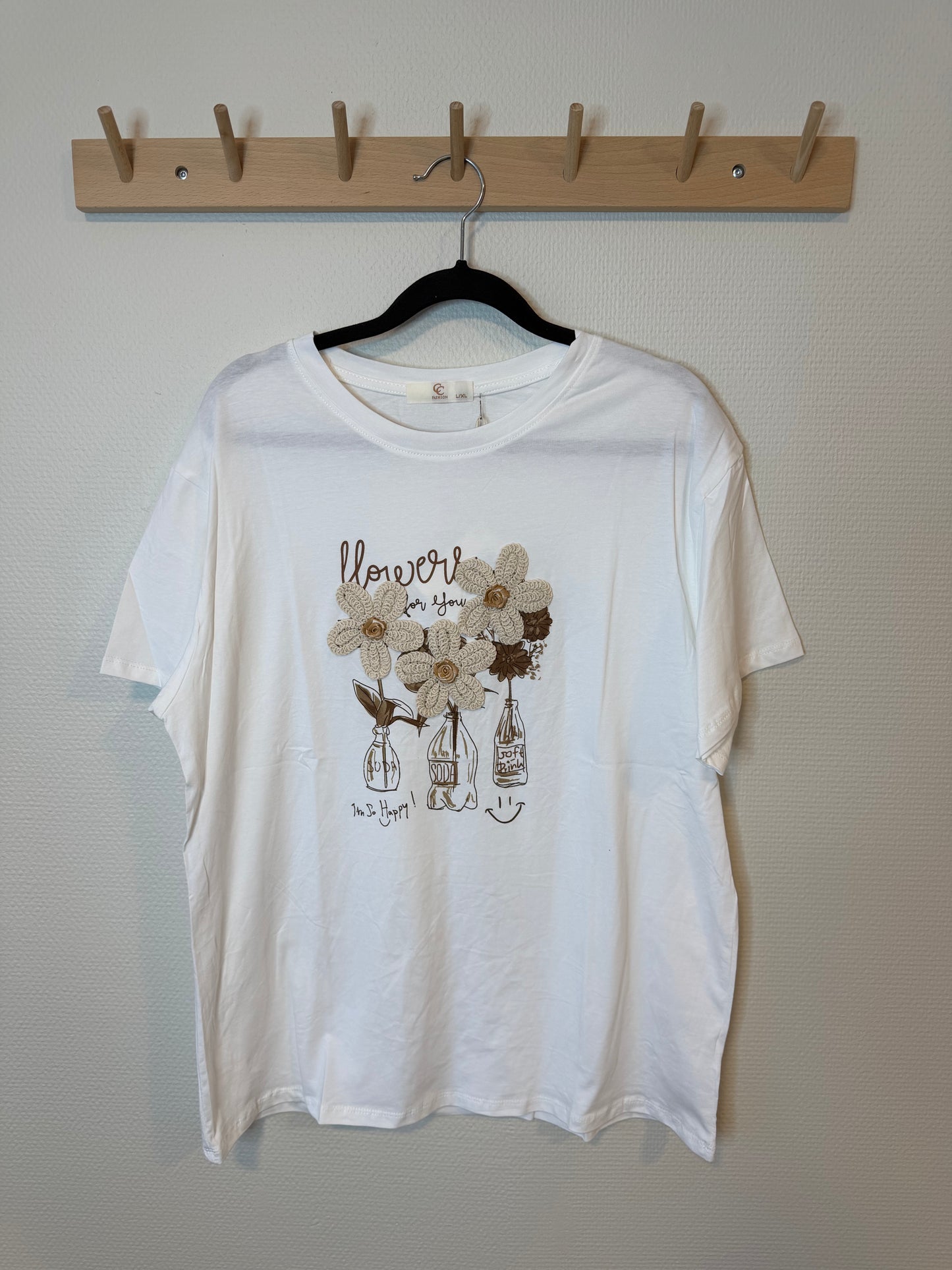 T-shirt med virkade blommor
