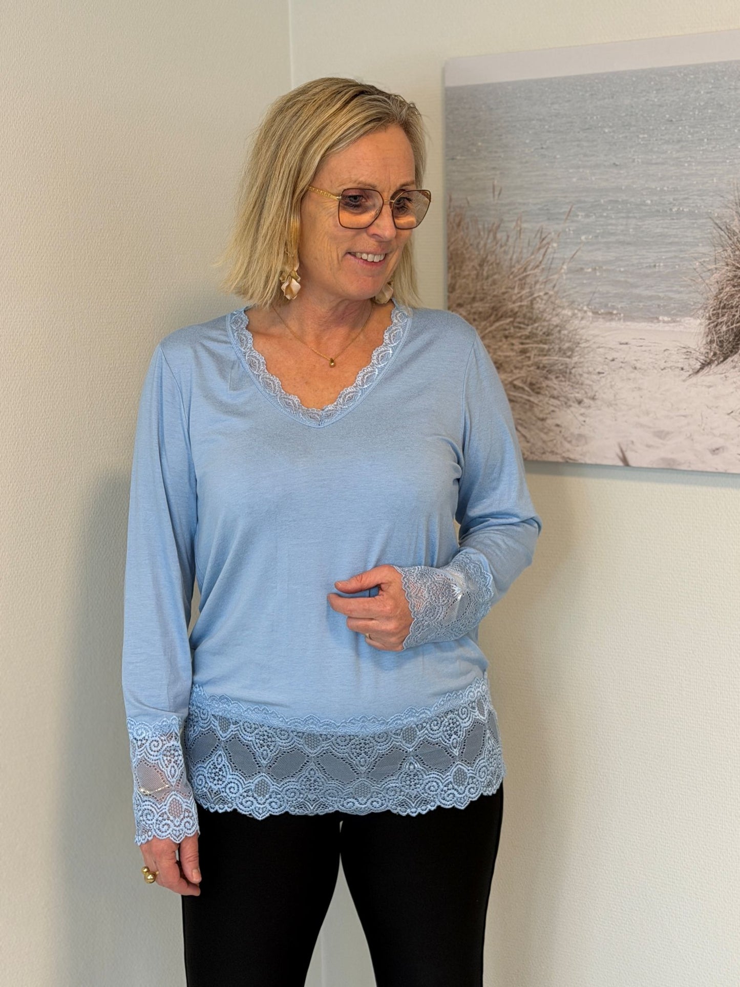 Långärmad topp med spets - Spetsundertröjan