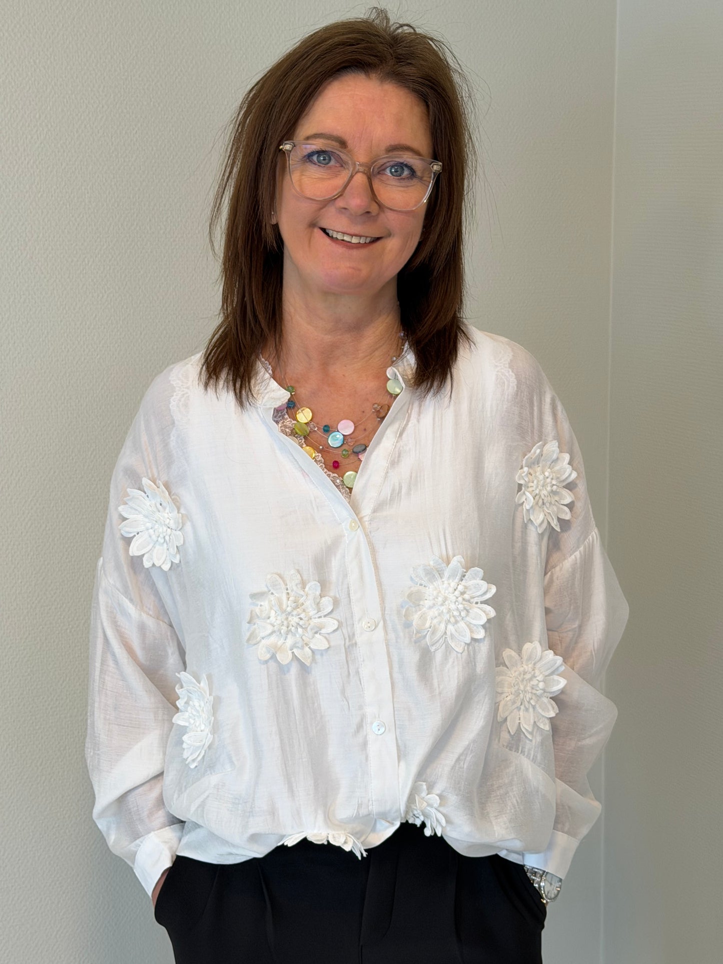 Blus M Blommor (White)