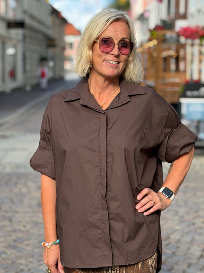 Charlotta Skjorta Enfärgad (Coffee)