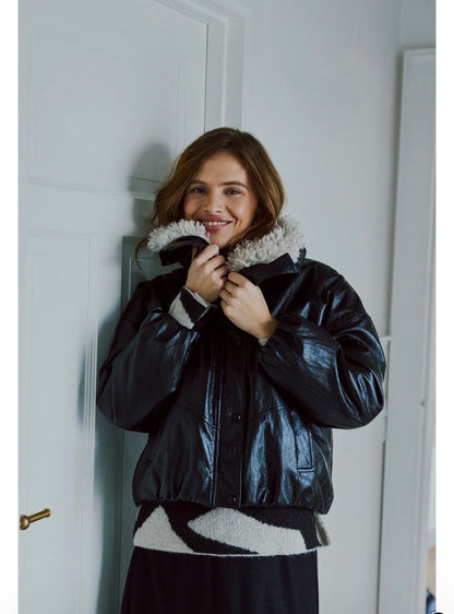 Fqgloss-Jacket (Black w. Moonbeam)