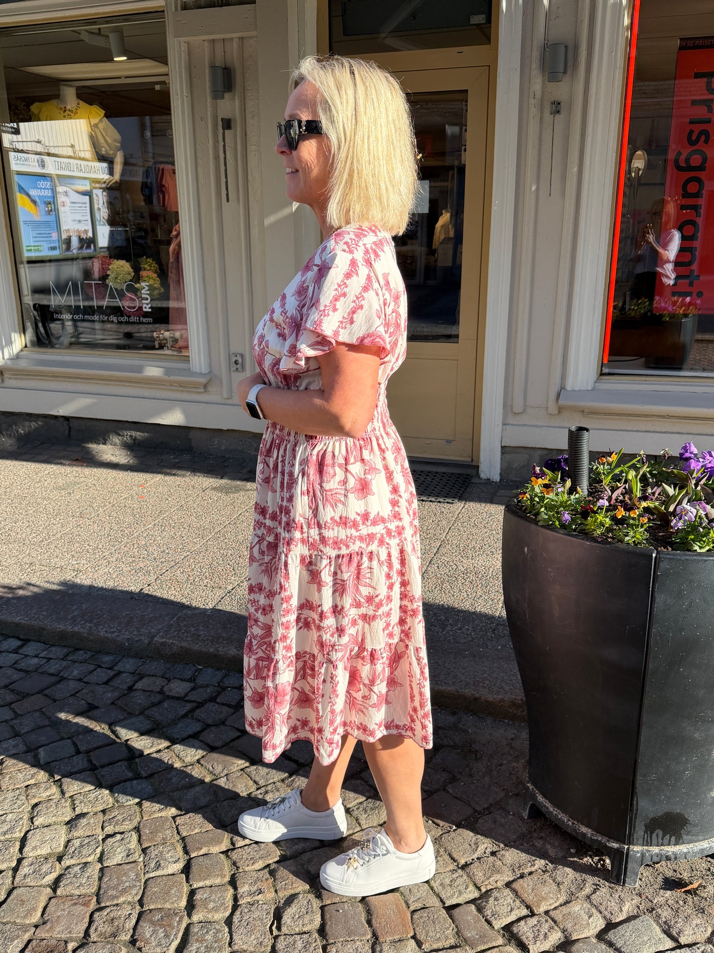 Klänning Kort Med Träknapp (Rosa)