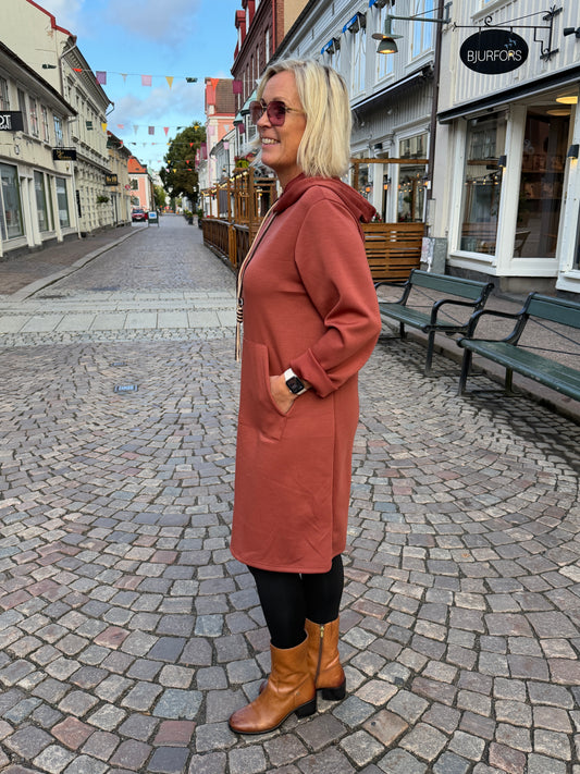Vide Hoddie Klänning (Pada)