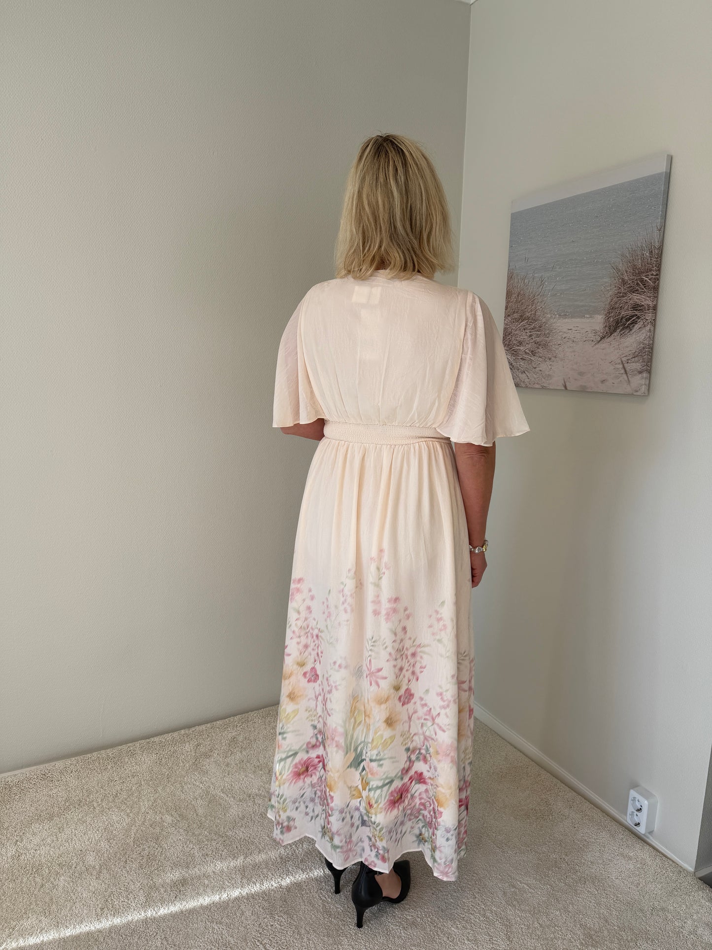 Gisela-Dr25 (Cream/Flower)