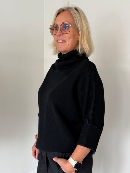 Stickad Polo (Black)