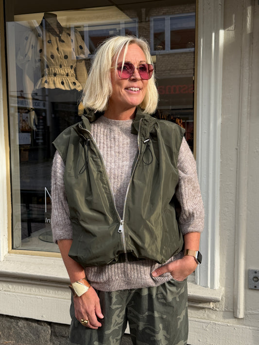 Mdcanthea Vest (Military)