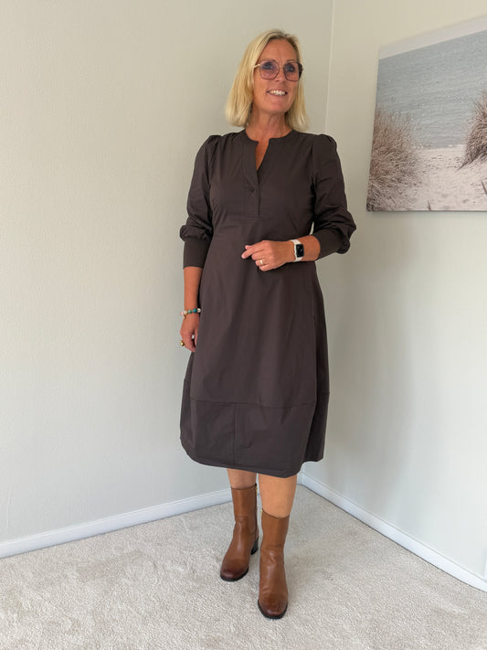 Cuantoinett 3/4 Sleeve Dress (Demitasse)