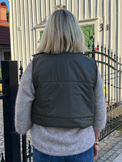 Hedda Täckväst (KHAKI)