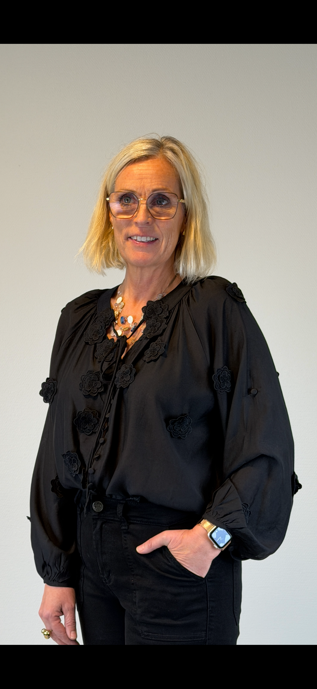 Blus Med Blommor (Svart)