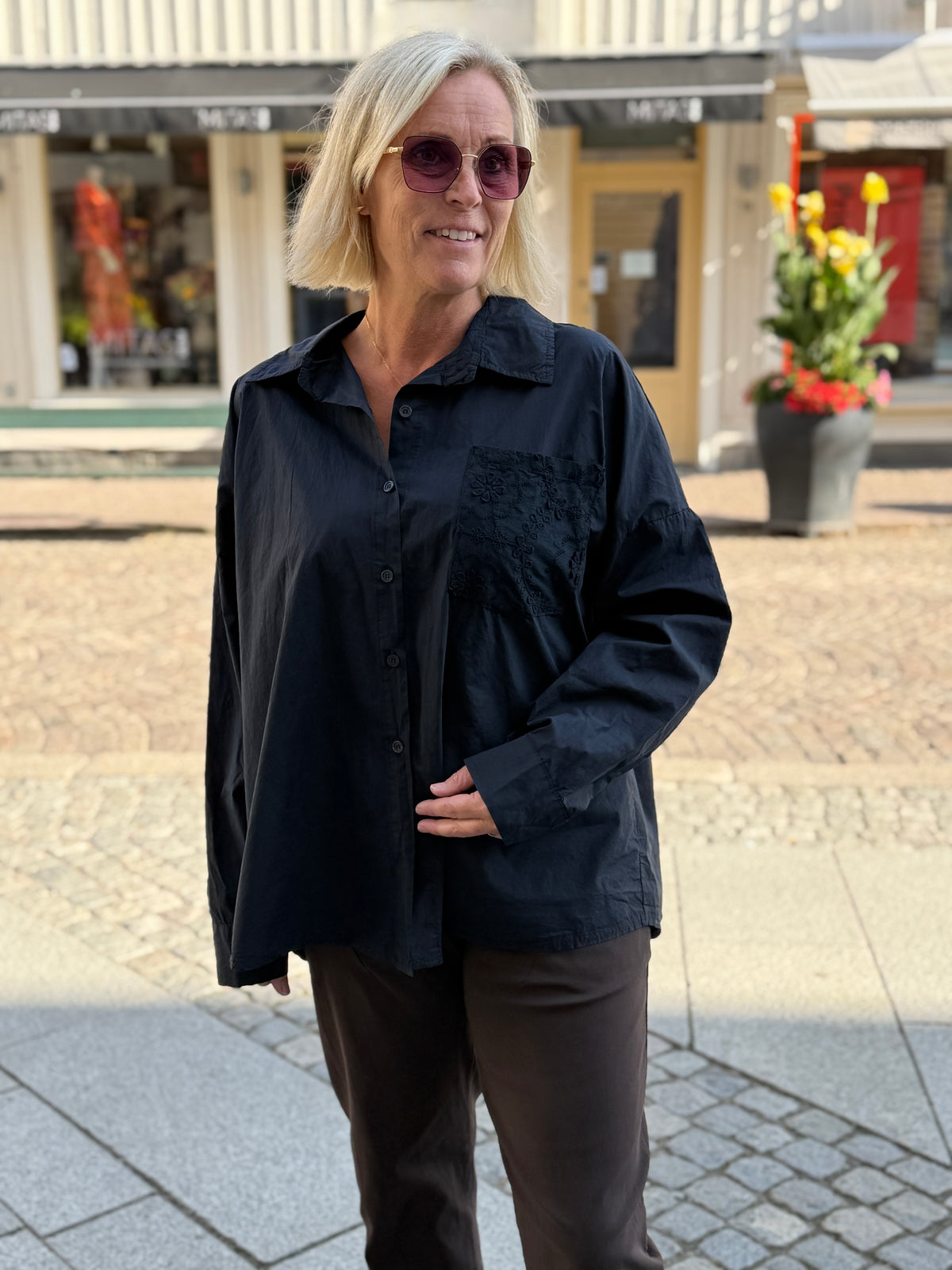 Daisy Storskjorta (Svart)