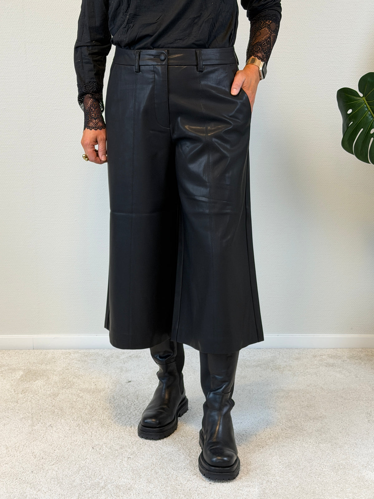 FQ Veggy Pants (Black)
