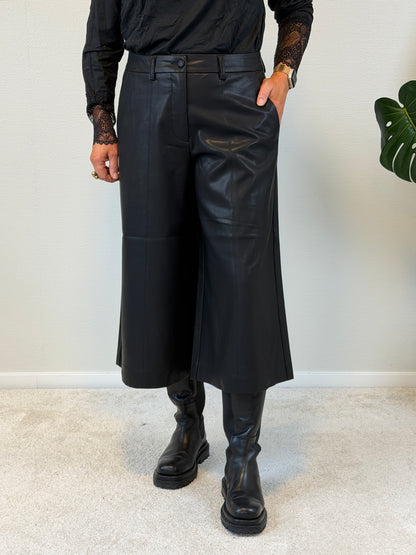 FQ Veggy Pants (Black)