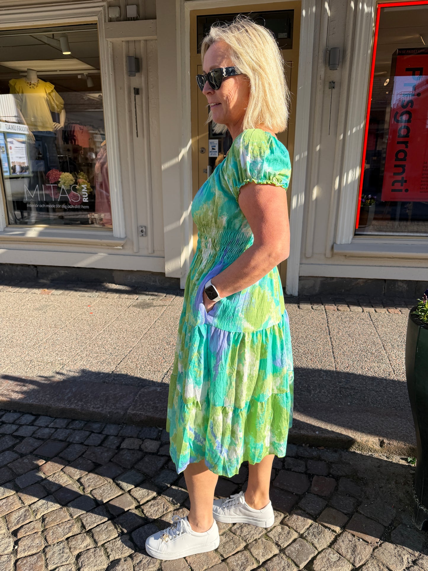 Klänning Kort Med Träknapp (Grön)