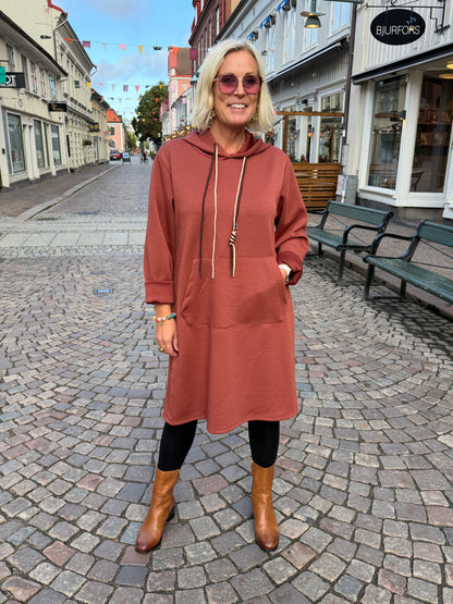 Vide Hoddie Klänning (Pada)