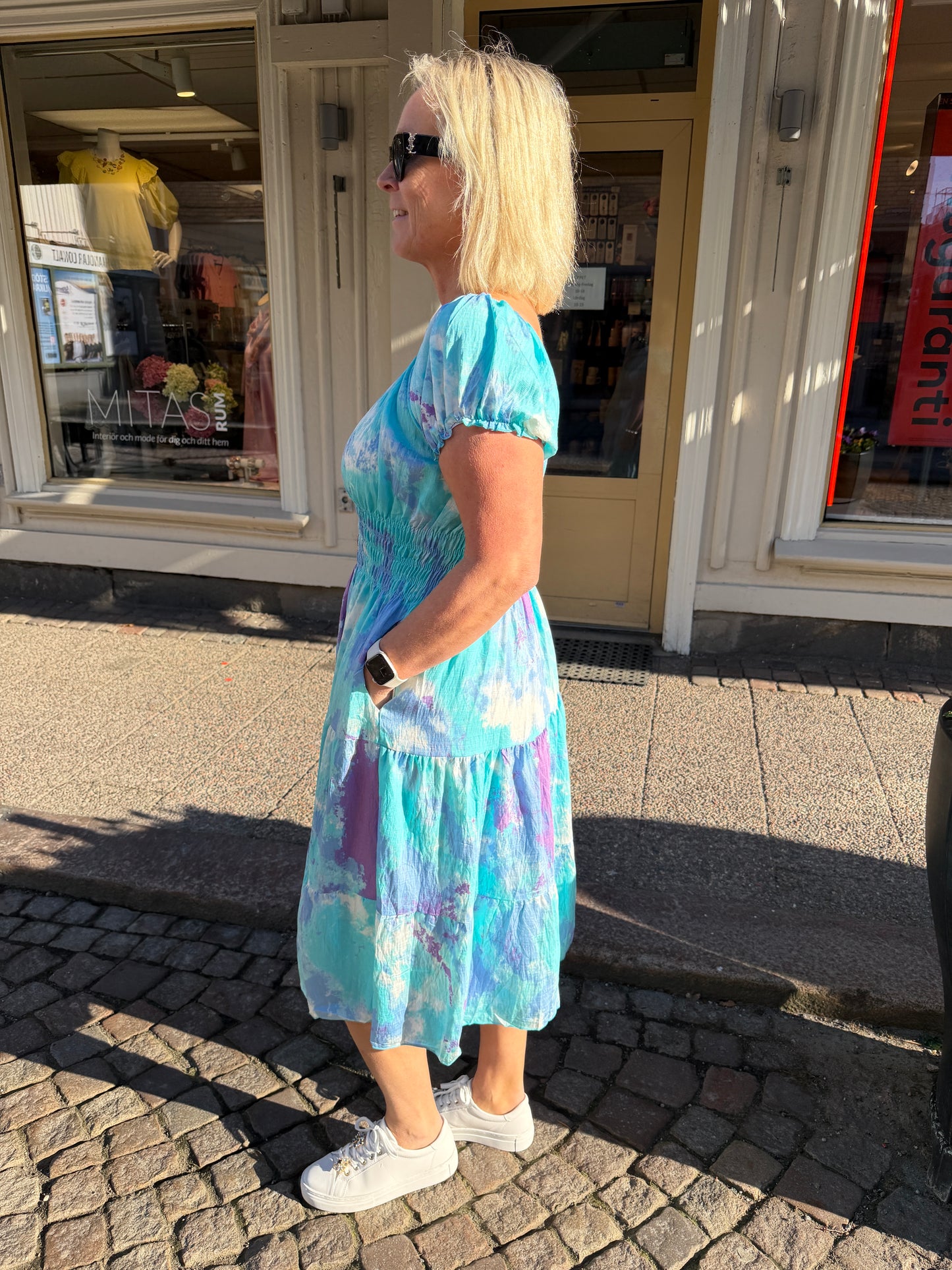 Klänning Kort Med Träknapp (Turkos)