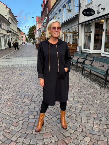 Vide Hoddie Klänning (Svart)