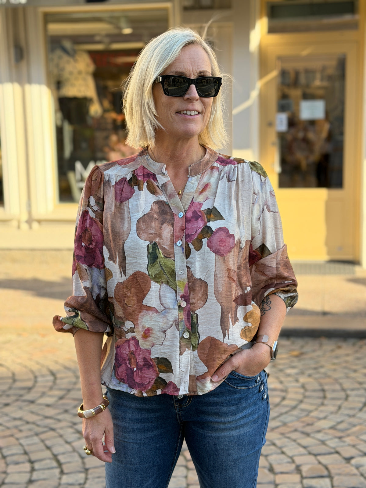 Elly Blommig Viskosblus (Beige)