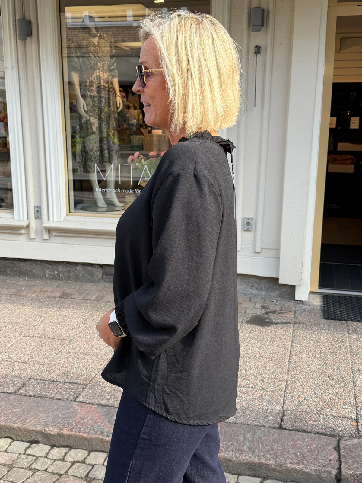 Blus V-Ringad (Black)