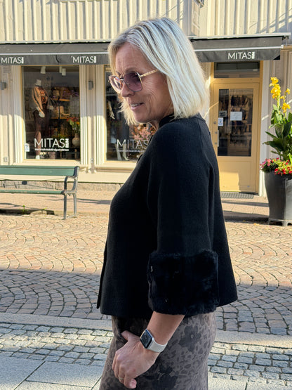 Silja Cardigan Med Pälskant (Svart)