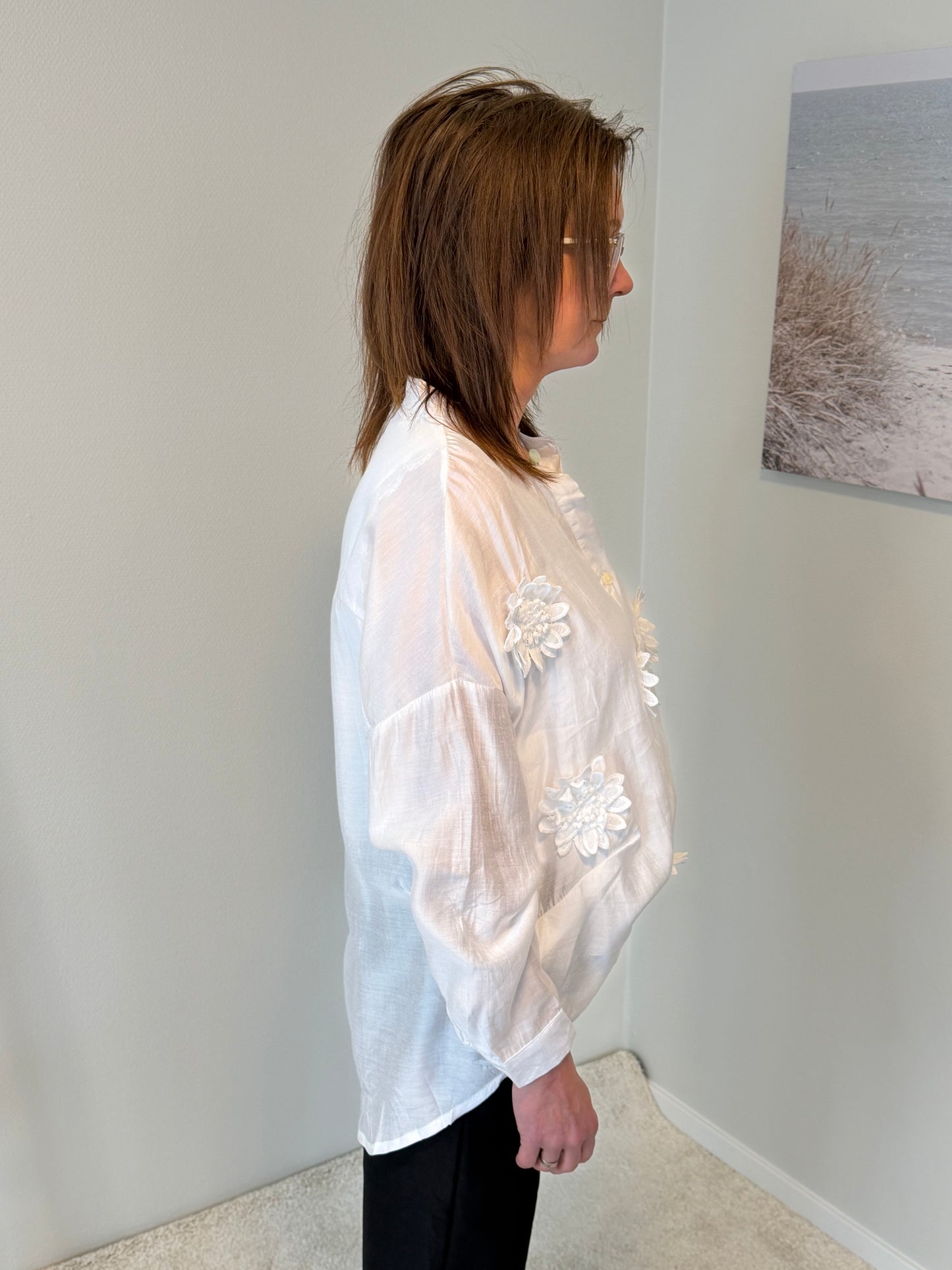 Blus M Blommor (White)