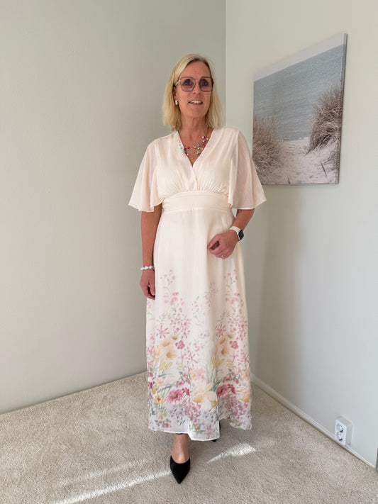 Gisela-Dr25 (Cream/Flower)