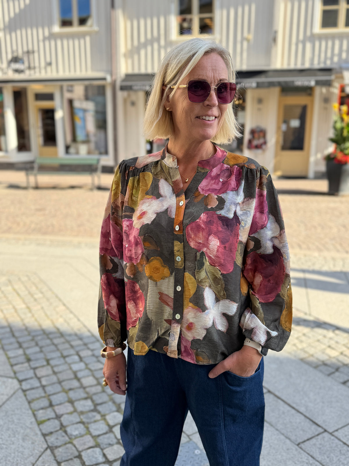 Elly Blommig Viskosblus (Army)