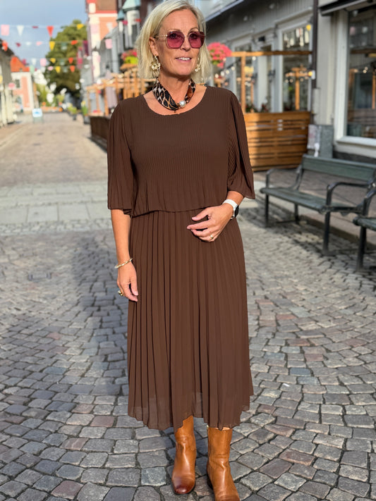 Plisserad Klänning (Choco)