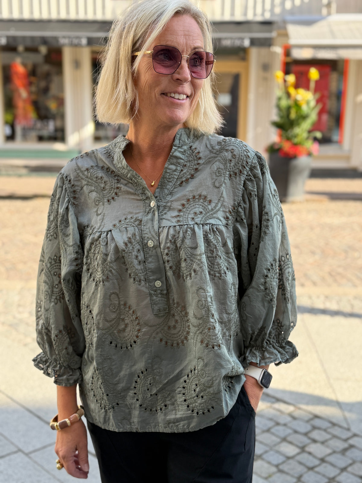 Julie Broderad Blus (Army)