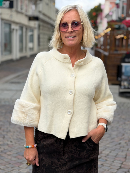 Silja Cardigan Med Pälskant (Cream)