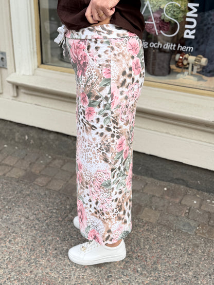 Madde Lång Mirakelkjol Leo Pion (Korall)