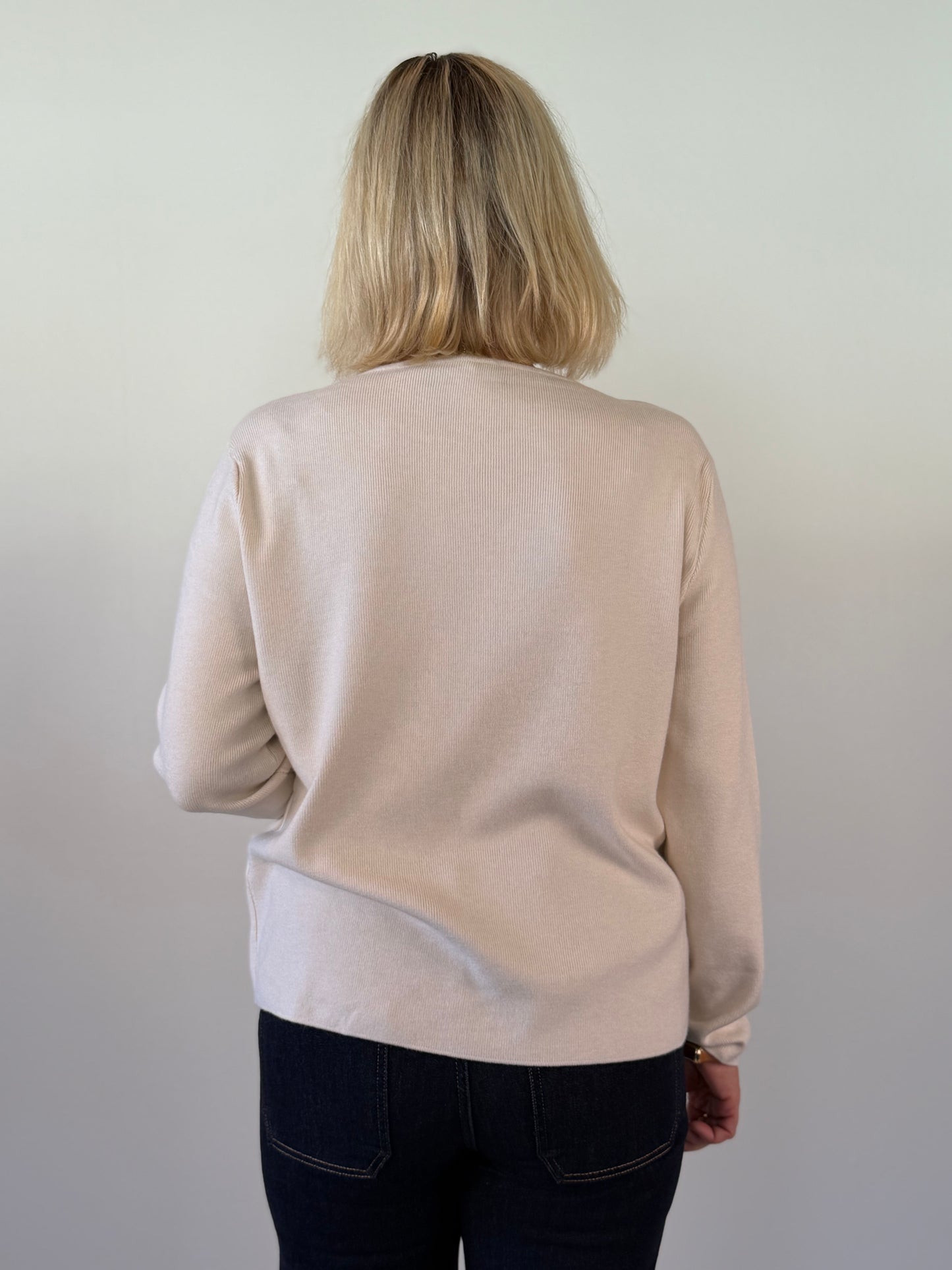 Stickad Tröja Med Guldknappar (Beige)