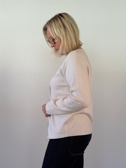 Stickad Tröja Med Guldknappar (Beige)