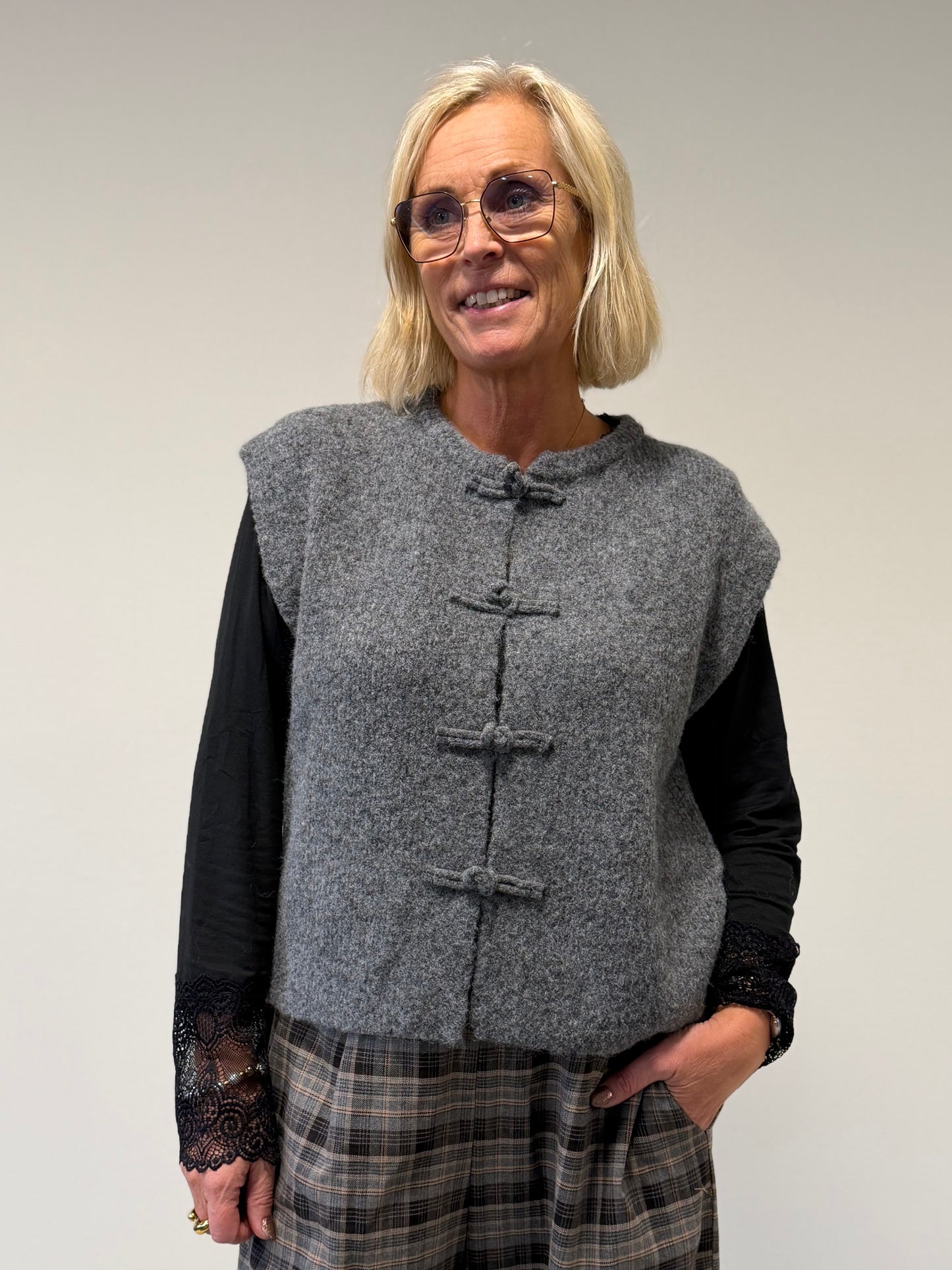 Mdc Celestia Knit Vest (Dark Grey)