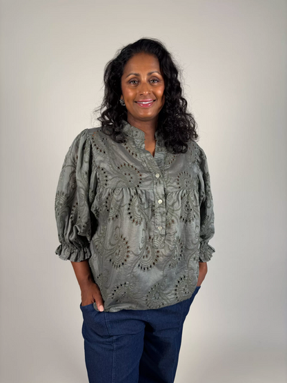 Julie Broderad Blus (Army)