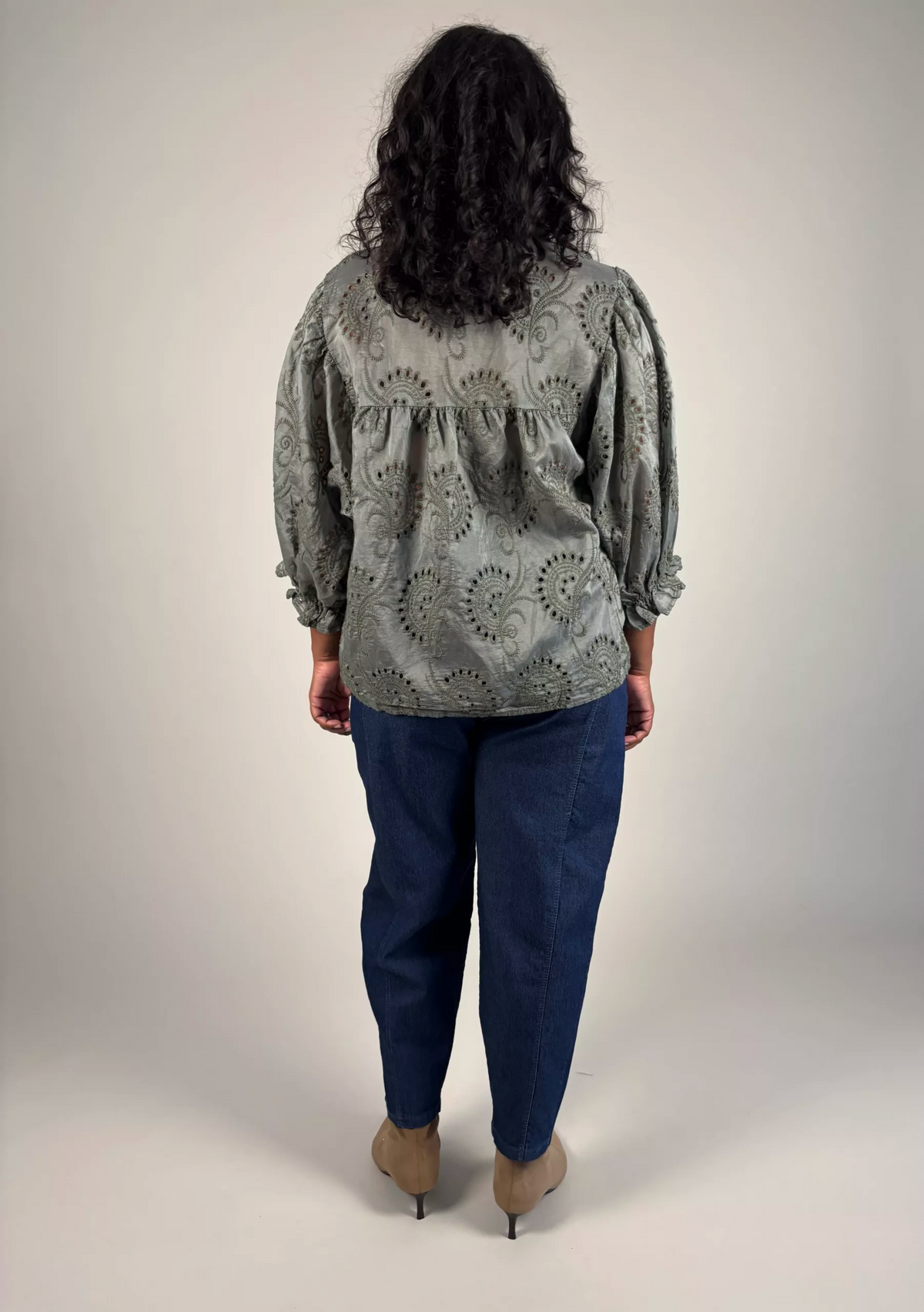 Julie Broderad Blus (Army)