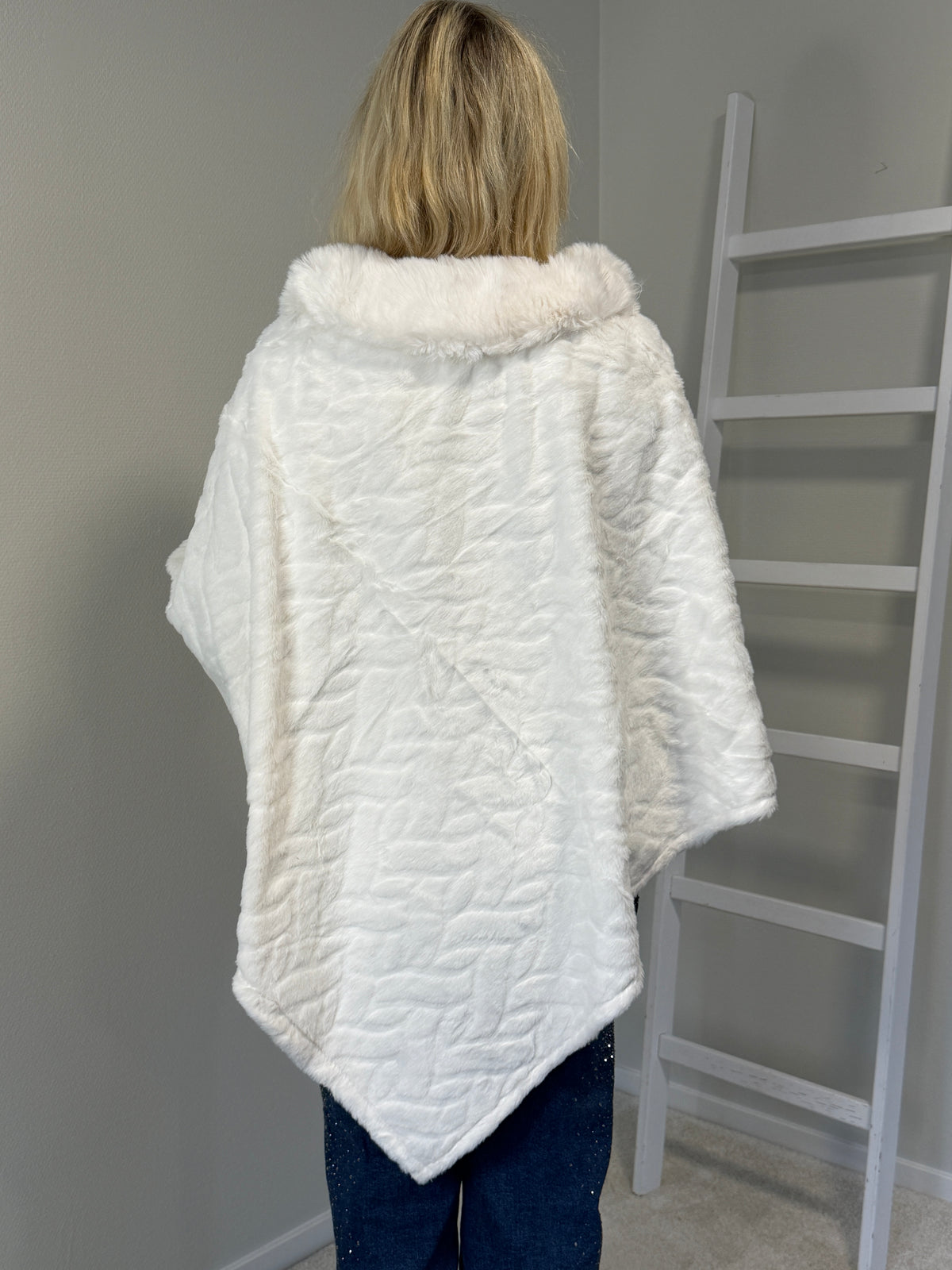 Poncho (White)