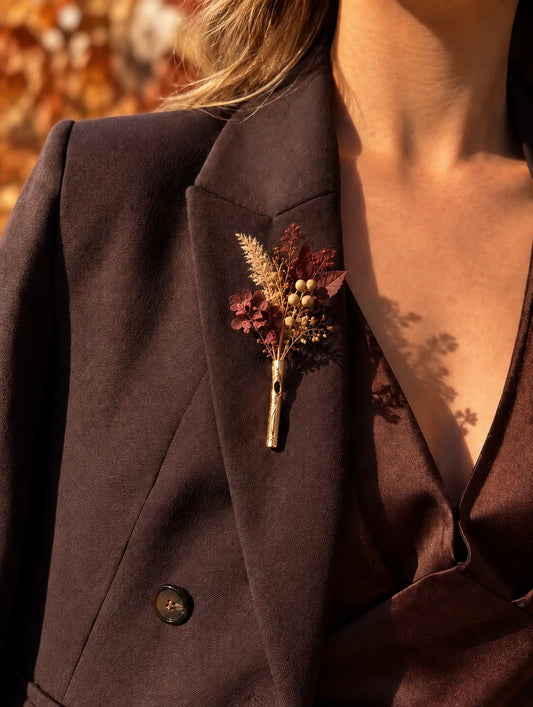 Oma Vase Brooch (Gold)