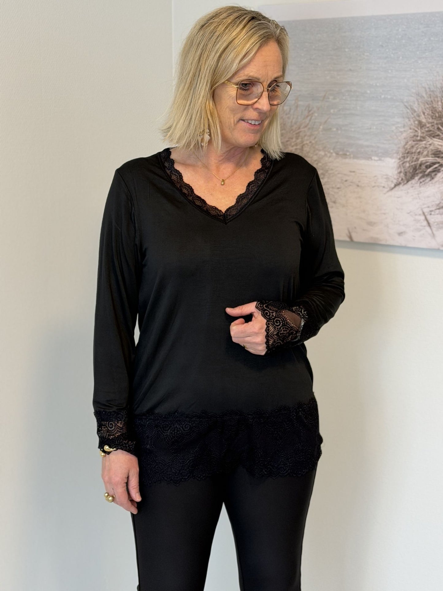 Långärmad topp med spets - Spetsundertröjan